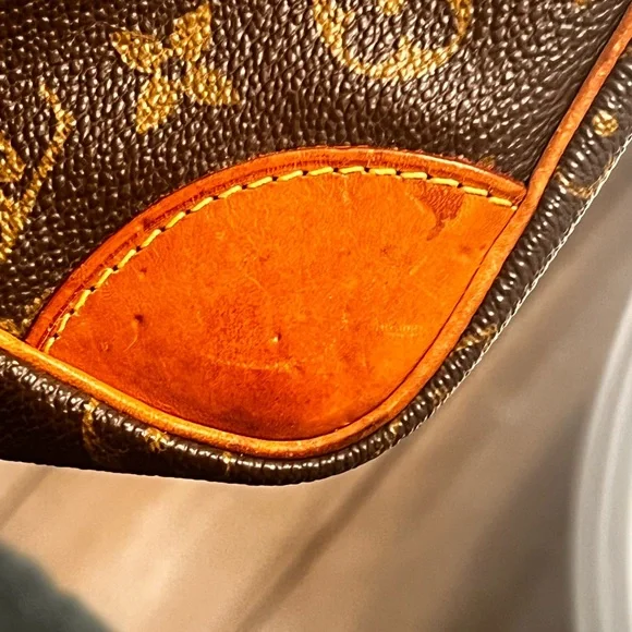 Louis Vuitton Brown Monogram Vintage Crossbody Bag - Picture 10 of 16